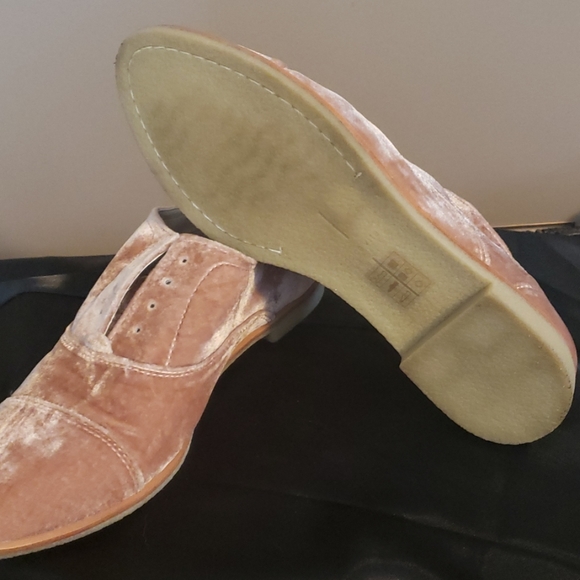 Shoes - Picture 2 of 2